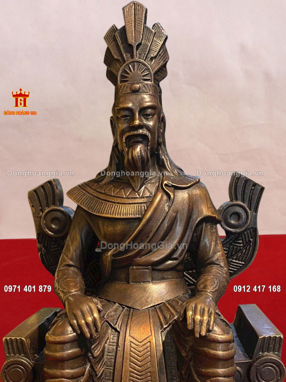 Nguyên liệu chế tác tượng là đồng vàng nguyên chất